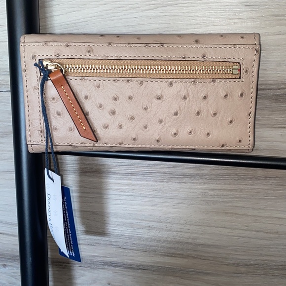 NWT- Dooney & Bourke Ostrich Continental Clutch Leather Wallet, Light Taupe - Picture 2 of 9